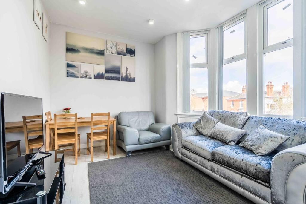 Apartamento Modern Flat In Moseley With Free Parking Birmingam Exterior foto